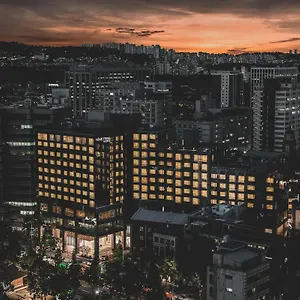 Nine Tree By Parnas Insadong Otel